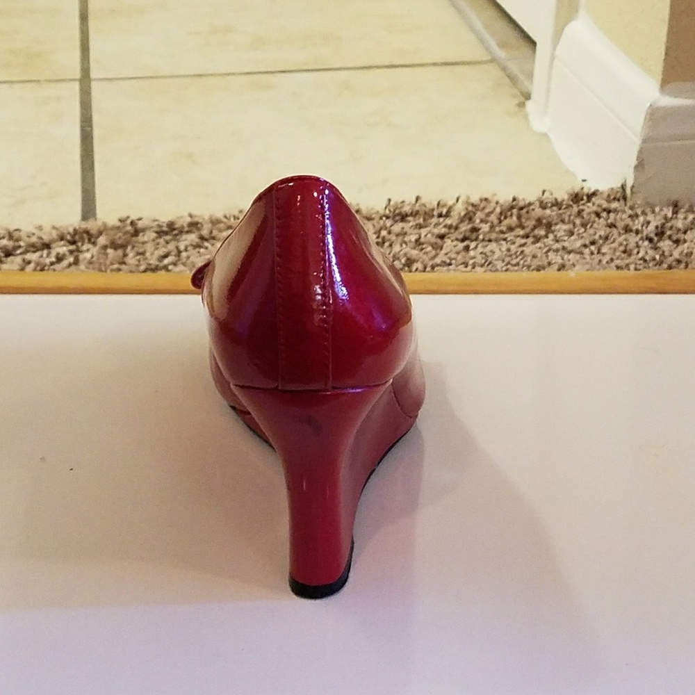 Red shoes - Picture 2 of 3